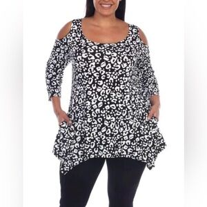 White Mark Leopard Cold Shoulder Tunic 2X Black and White EUC
